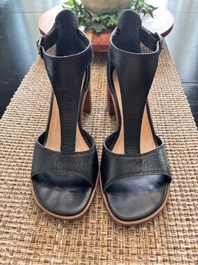 Lucky Brand Black T-Strap Open-Toe High Heel Sandals
